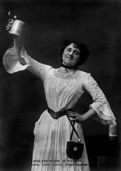 Eva Moore as Kathie in Boys, First Come, First Served, 1903