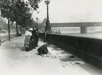 A Pavement Artist on the Embankment