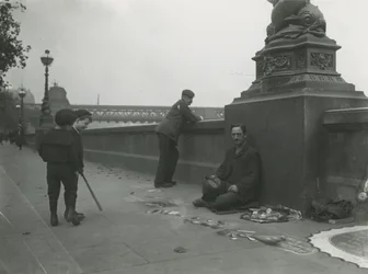 A Pavement Artist on the Embankment
