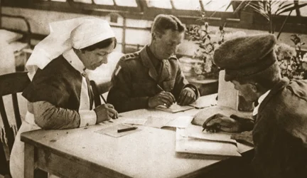 Australians and Conscription: How the Australian vote is taken in a London hospital