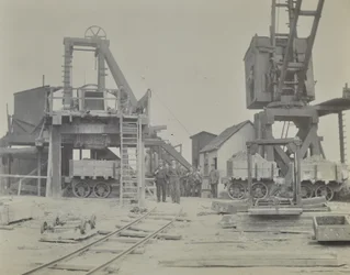 Blackwall Tunnel: Shaft and Workmen During the Construction of the Tunnel, 1893