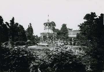 Cremorne Gardens, London: Orchestra