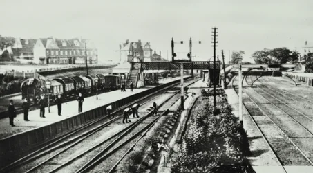 Grove Park Station: exterior and platforms