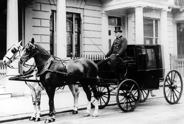 Horse-drawn Carriage Outside 24 Gloucester Square, Hyde Park, London