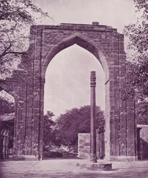 Iron Pillar and Great Arch, Delhi