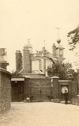 The Greenwich Observatory and galvanic clock