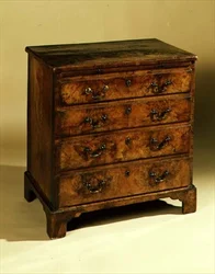 Queen Anne chest of drawers, early 18th century
