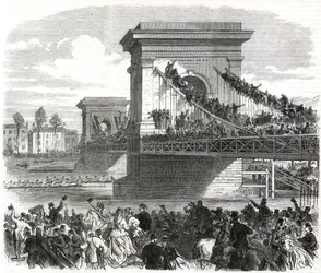 The Oxford and Cambridge Boat Race, Scene at Hammersmith Bridge