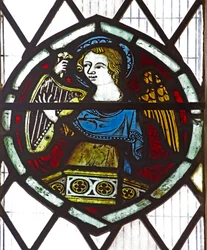 Window n6 depicting an angel with a harp