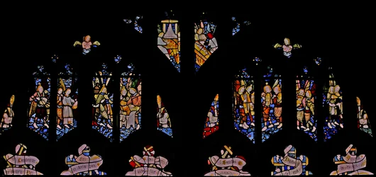 Window depicting angels with musical instruments