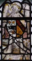 Window w5 depicting an angel with a shield of arms