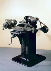 Brown and Sharpe’s first universal milling machine