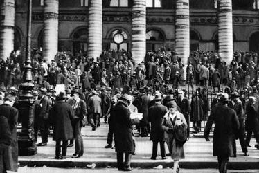 Bargaining Outside the Stock Exchange, Paris