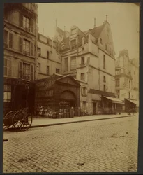 Courtyard of Rue des Archives 46