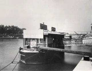Boat on the Seine