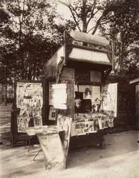 Kiosk in Paris, c.1910