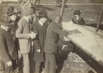 Group around the Edge of a Wing of a Caproni Ca. 3 (Airplane)