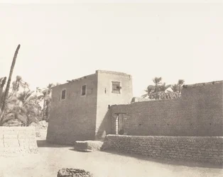 Deir, Carrefour et Habitation Particulière