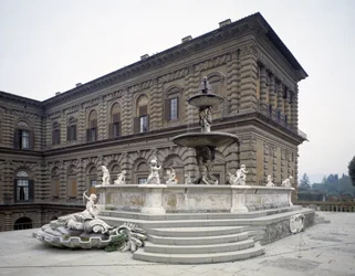 View of the fountain of the artichoke