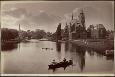 Stratford upon Avon. The Memorial from the Bridge