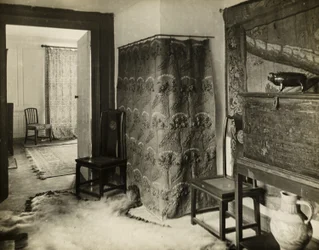 Kelmscott Manor: Passage to Parallel Room