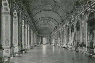 Gallery of the Glasses
