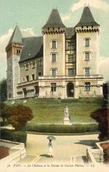 Pau, The Castle, The Statue of Gaston Phoebus