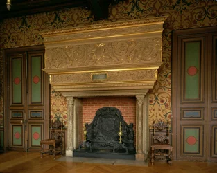 Decorative chimney piece