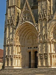 Northern door in the west façade