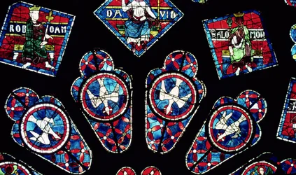 Four doves, detail (north rose window)