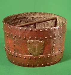 Grain measure with the Senlis coat of arms, 1630