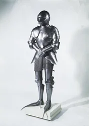Suit of armour with poulaines, c. 1480