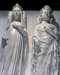 The marble tombs of Queen Joan of Evreux (1307-1371) and King Charles IV Le Bel (1294-1328). It is the same model as that of Maubuisson, made on the order of the queen by Jean de Liege