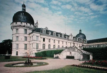 View of the North-East facade and the double-return stairs, building begun in 1540