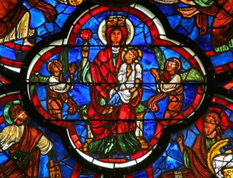 Window depicting the Virgin Mary and Child at the centre of the east rose window