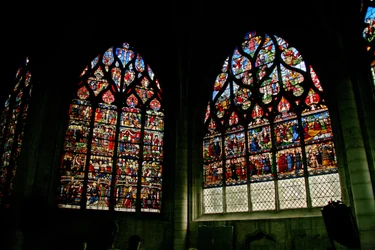 Window depicting the south side of the nave with windows w4 and w6