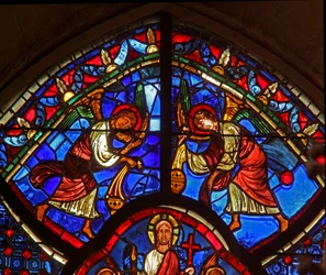 Window depicting angels with censers