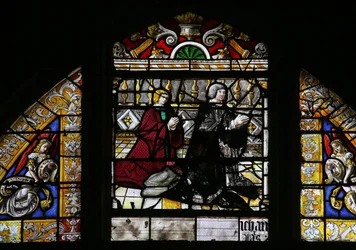 Window w10 depicting donors