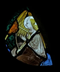 Window depicting a musician angel with a harp
