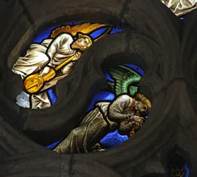 Window depicting angel musicians