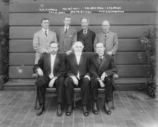 Charles Taze Russell (centre) with Ernest Wilson V. Kuehn, General William P. Hall, Robert B. Maxwell, J.T.D. Pyles, Dr. Leslie W. Jones, Professor F.B. Thompson, 1911