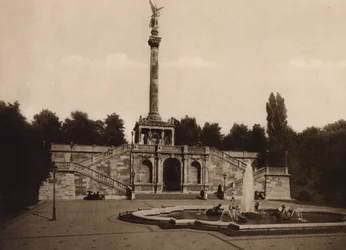 Munich: Peace Monument with Terrace