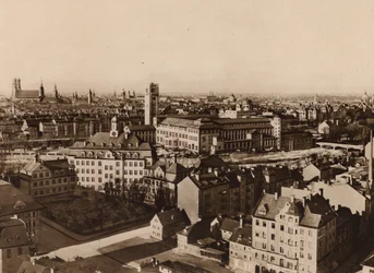 Munich: New Deutsches Museum in Munich Cityscape