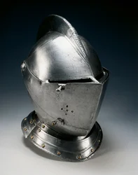 Close helmet for the field