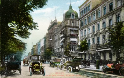 Postcard depicting the Unter den Linden and the Kranzler-Eck in Berlin, c.1910