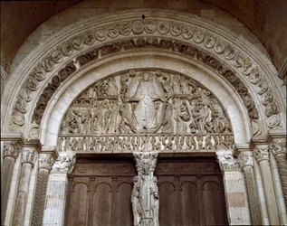 Romanesque art: Sculpted tympanum representing the Last Judgment. Sculpture of Master Gislebertus (ca. 1130-1140). Saint-Lazare Cathedral (Saint-Lazare)