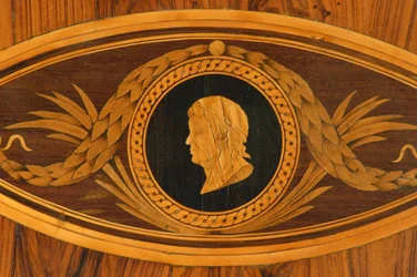 (detail) top of a table