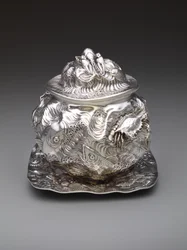 Oyster tureen with stand