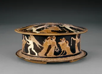 Attic Red-Figure Pyxis Decorated with Women and Erotes or Cupids, Close to the Meidias Painter