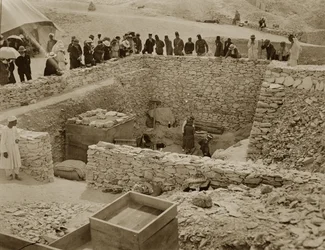 Lord Carnarvon (1866-1923), Lady Evelyn Herbert and Howard Carter (1873-1939) at the Tomb of Tutankhamun, Valley of the Kings